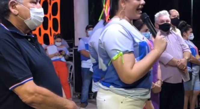 Nilton Figueiredo inaugurou o palco da Praça de Eventos