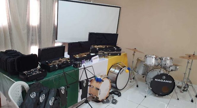 A Prefeitura de Apodi, por meio da Secretaria de Educação e Cultura, realizou a entrega dos novos equipamentos para a banda de música Antônio de Pádua Leite
