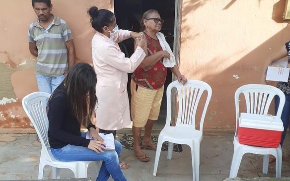 Governo municipal de Água Nova/RN, está realizando vacinação domiciliar contra a gripe influenza em idosos do Município