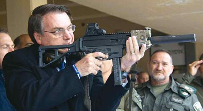Bolsonaro a produtores rurais: “Comprem suas armas.Está na Bíblia”