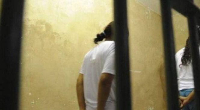 Justiça nega liberdade para mãe de 5 filhos que furtou Miojo, Coca-Cola e suco em pó