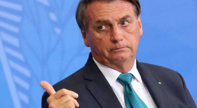 Bolsonaro defende PEC dos combustíveis com impacto superior a R$ 50 bi criticada por Guedes