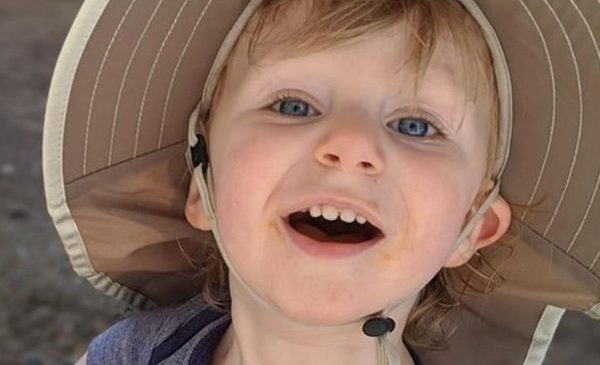 Mãe mata filho de 2 anos afogado para “protegê-lo de demônios”