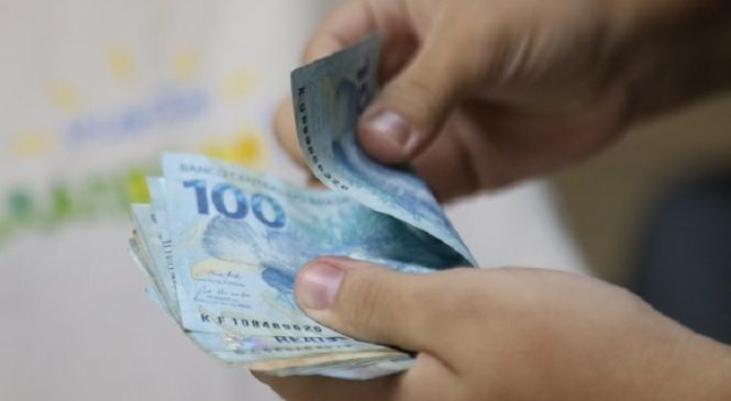 Governo do RN conclui pagamento de salários atrasados de 2018 para 90% dos servidores.