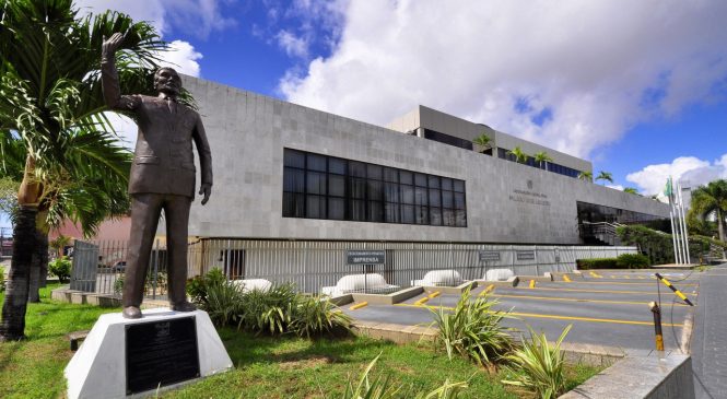 Assembleia reduz despesas e chega a menor nível de comprometimento com a folha