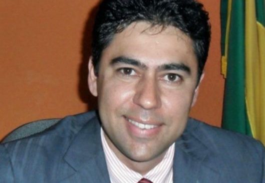 Ex-prefeito é morto pelo pai após ser confundido com assaltante