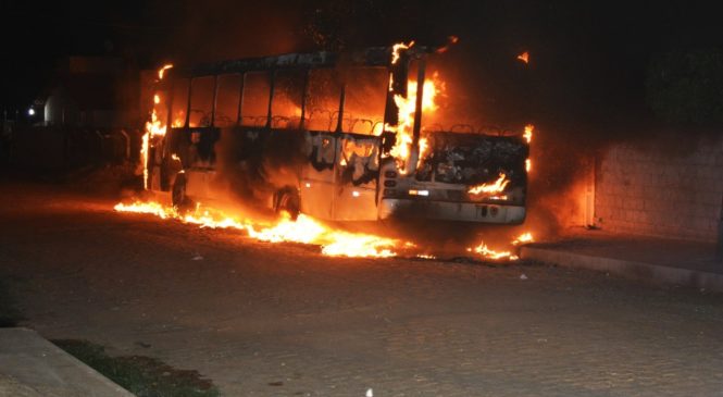 Justiça bloqueia contas bancárias de criminosos investigados por ataques a ônibus e prédios públicos no RN
