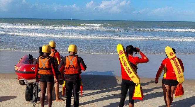 Bombeiros encontram corpo de adolescente que desapareceu enquanto surfava em Natal