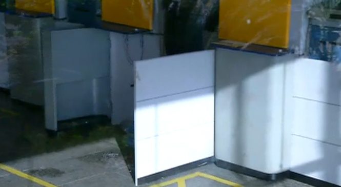 Com maçarico, bandidos arrombam caixa eletrônico em agência na Zona Sul de Natal