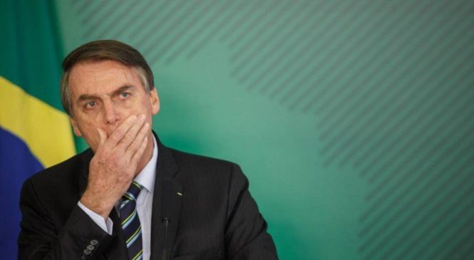 #ImpeachmentBolsonaro; Internautas consideraram que Bolsonaro estaria violando a Lei do Impeachment