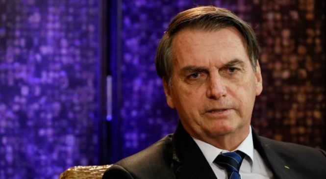 Bolsonaro tenta conter rebelião no Congresso e se reúne com Maia