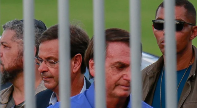 79 procuradores cobram de Aras investigação contra Bolsonaro por incitação ao crime