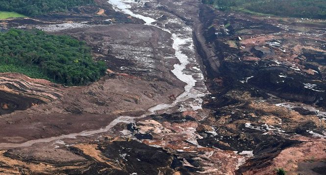 Justiça mantém presos engenheiros que atestaram segurança de barragem