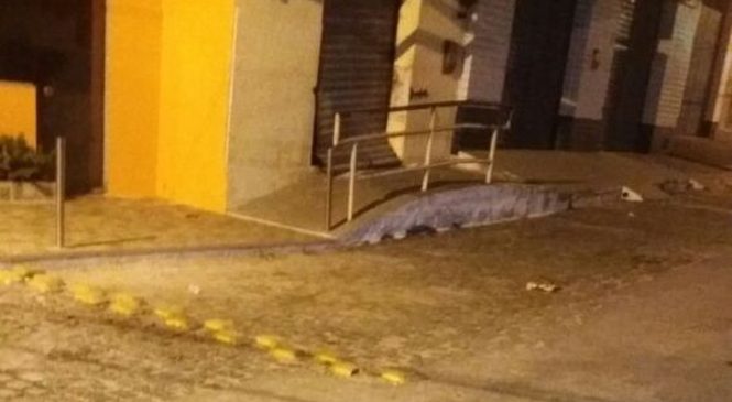 Quadrilha arromba agência dos Correios no interior do RN, faz moradores reféns e levam o cofre