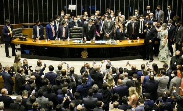 Congresso passa a boiada de fim de ano