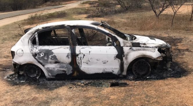 Carro é incendiado e corpos carbonizados em Patu