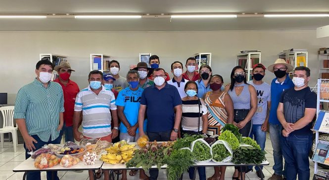 Prefeito Célio de Elizeu assina termo do Programa Nacional de Alimentação Escolar (PNAE)
