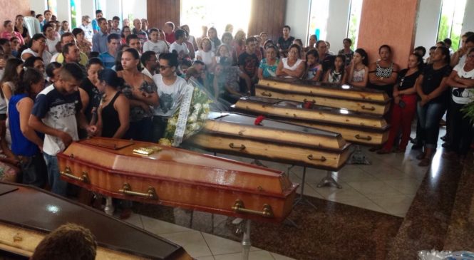 Corpos de cinco das seis vítimas da chacina de Serra do Mel têm velório coletivo em Major Sales
