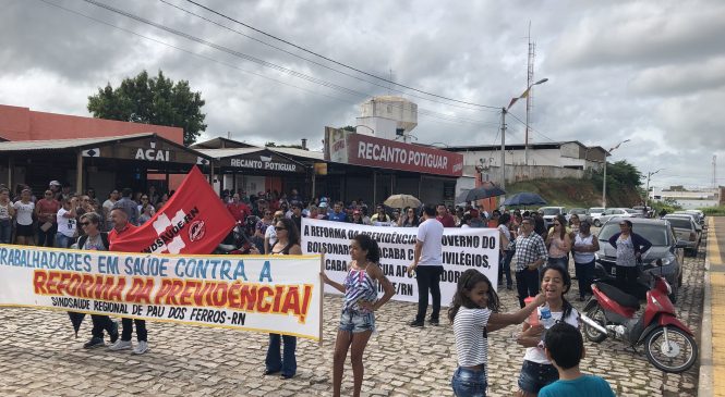 Pau dos Ferros vai as ruas em protesto contra reforma da previdência