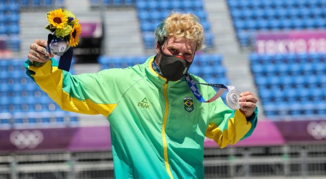 Pedro Barros dá terceira medalha de prata ao Brasil no skate em Tóquio