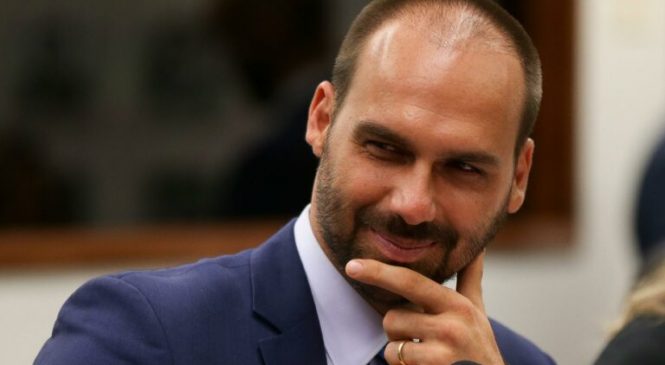 Eduardo Bolsonaro manda população ‘enfiar no rabo’ máscara contra covid-19