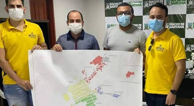 Prefeito Dr Cássio Fernandes recebe projeto que mapeia todo o perímetro do município de Riacho de Santana, RN