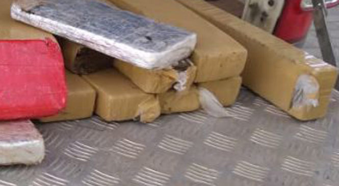 Rocam apreende 21 kg de droga e recupera duas motos roubadas no Costa e Silva