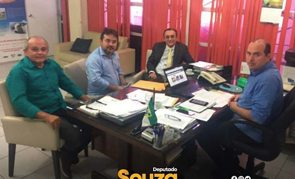 Souza participa de audiência com o secretário de agricultura e Pesca
