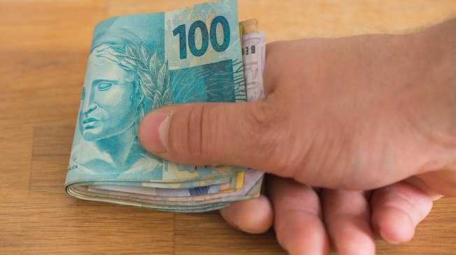 Salário mínimo de 2024 já está valendo. O reajuste é de 6,9% e salário mínimo passa a ser de R$ 1.420,00