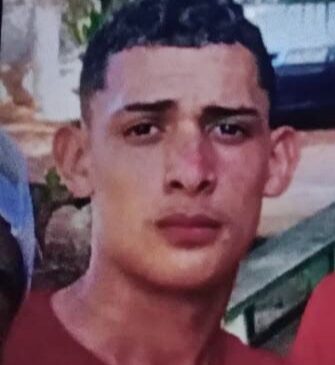 Dois irmãos se envolvem em acidente ao fugir de abordagem da polícia em Mossoró. Um deles morreu