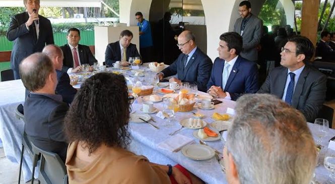 Fala de Bolsonaro a embaixadores frustra equipe de campanha ao sinalizar estratégia de ‘derrotado’