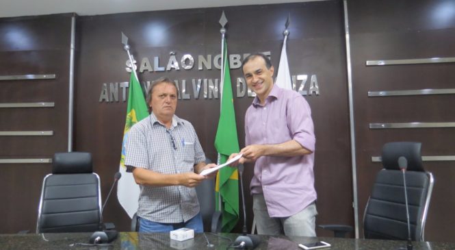 Após aderir ao projeto de reeleição de Leonardo Rêgo, Eraldo Alves é “agraciado” com indicações de cargos na prefeitura