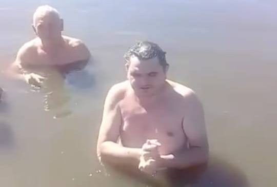 Sem competência para dirigir a cidade de Belém do Brejo do Cruz em tempos de Pandemia, prefeito mergulha na profunda lagoa da rejeição popular