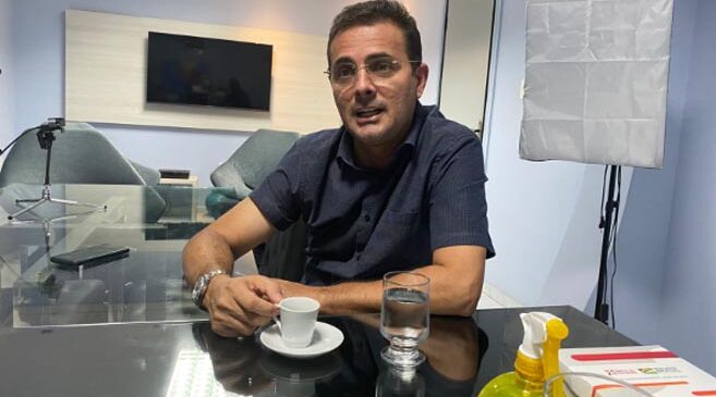 Reeleito por aclamação na AMOP, Rivelino Câmara fortalece liderança política