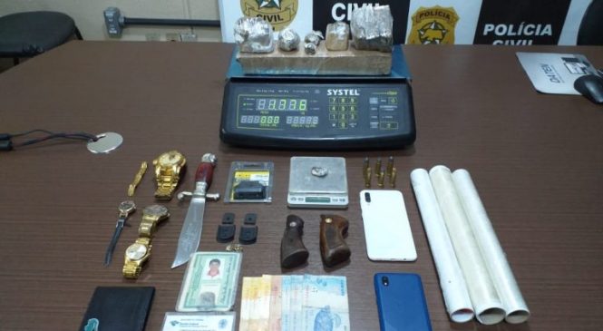 Polícia Civil prende suspeito por tráfico de drogas e apreende adolescente em Macaíba