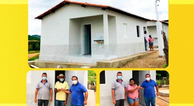 Prefeitura Municipal de Alexandria/RN, através da Secretaria Municipal de Saúde, realizou neste dia, 01/03, a entrega de duas primeiras unidades habitacionais do Programa de Melhorias Habitacionais para o Controle da Doença de Chagas