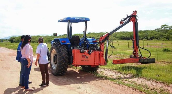 Secretaria de Desenvolimento Rural (SEDRU), deu início a limpeza com roço das estradas vicinais da zona rural de Pau dos Ferros/RN