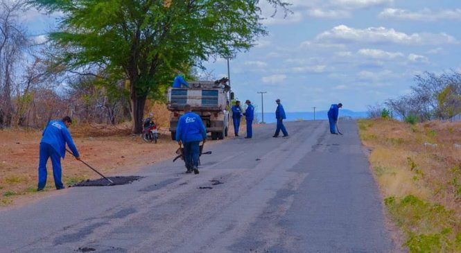 Prefeitura de Água Nova em parceria com o DER realiza novo tapa buracos na RN 079