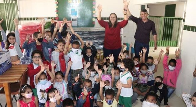 Rede municipal de ensino recebe material pedagógico da Prefeita Mazé de Martins/RN