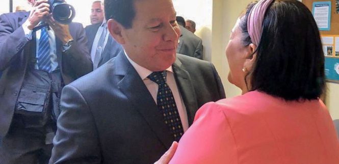 “Presidente Mourão é recebido por Fátima na Secretaria da Segurança”