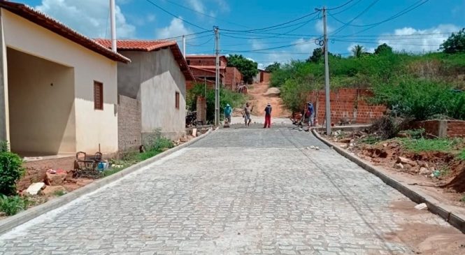 Obras: Governo municipal de Frutuoso Gomes continua com as obras de pavimentação