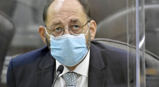 Gustavo Carvalho cobra esclarecimentos do secretário de Saúde sobre contratos