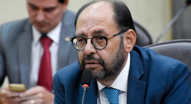 Gustavo Carvalho cobra reparo da ponte sobre o rio Trairi