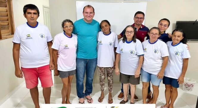 Prefeito Pezão participa de solenidade de entrega do fardamento escolar dos alunos do EJA em Umarizal