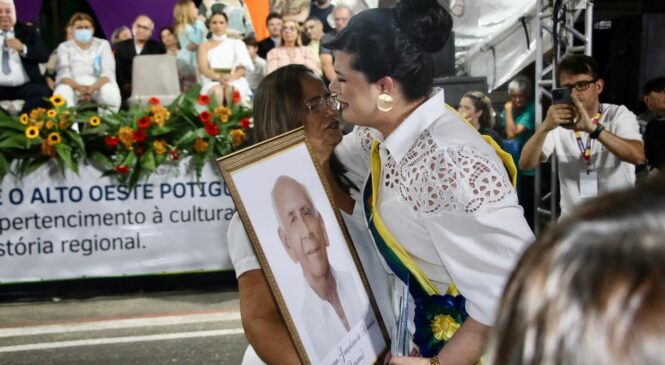 Desfile comemorativo encerra em grande estilo às festividades dos 167 anos de Pau dos Ferros