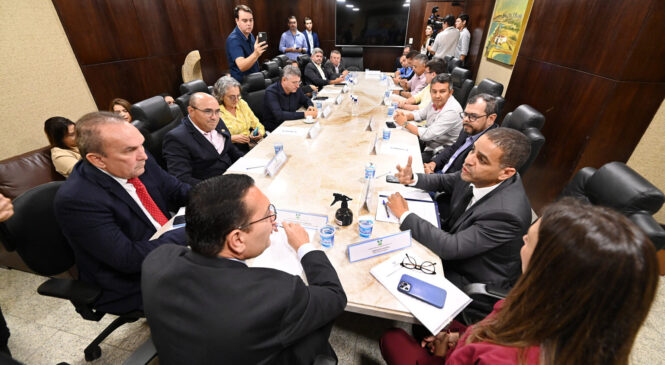 Ezequiel discute projetos com presidentes de Câmaras Municipais