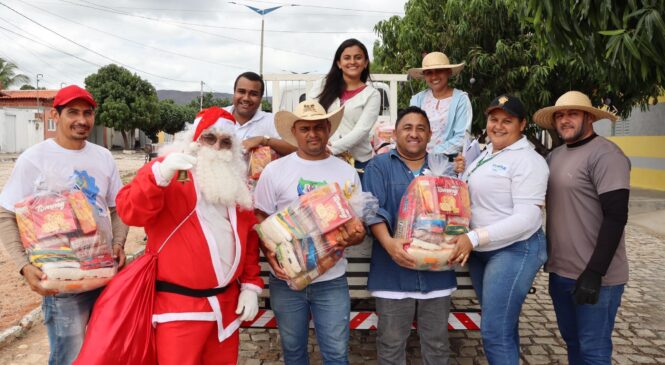 Em Viçosa, a gestão Ramon Alves realiza a entrega de kits natalinos à população