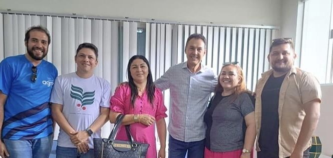 Prefeito José Augusto participa de reunião sobre projeto de produção cafeeira na região