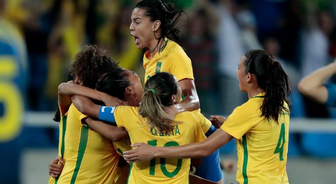 Brasil estreia com goleada sobre a China no futebol feminino