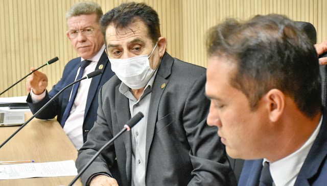 Deputado Raimundo Fernandes participa da reunião da Comissão de Constituição, Justiça e Redação da Assembleia Legislativa